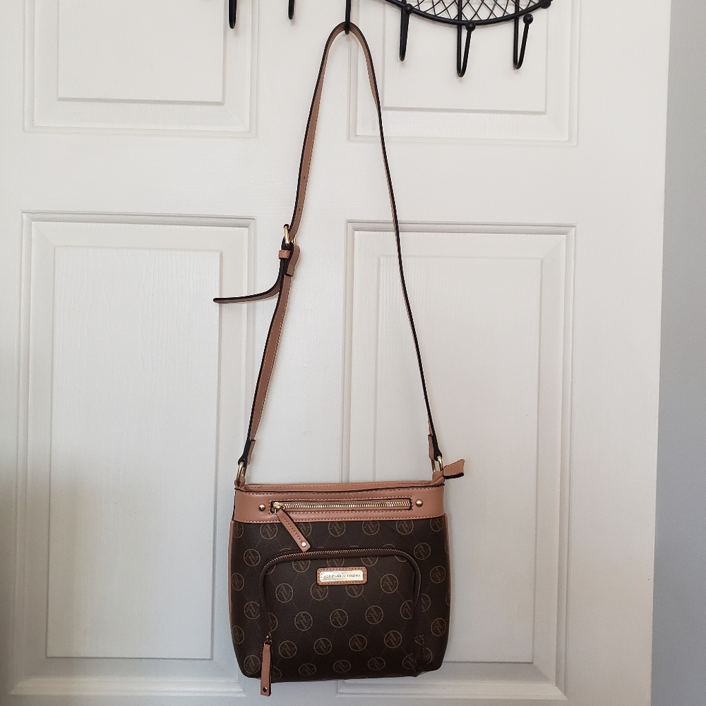 Adrienne Vittadini Signature Collector Crossbody Purse. NWOT.